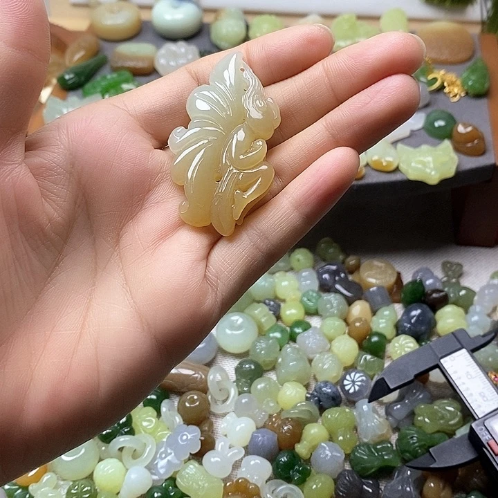 未镶嵌和田玉挂件蝴蝶