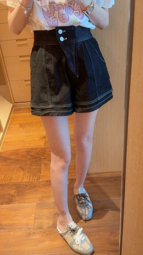 【张静芝】夏季新品 时髦高腰两粒扣显瘦撞色线条牛仔短裤