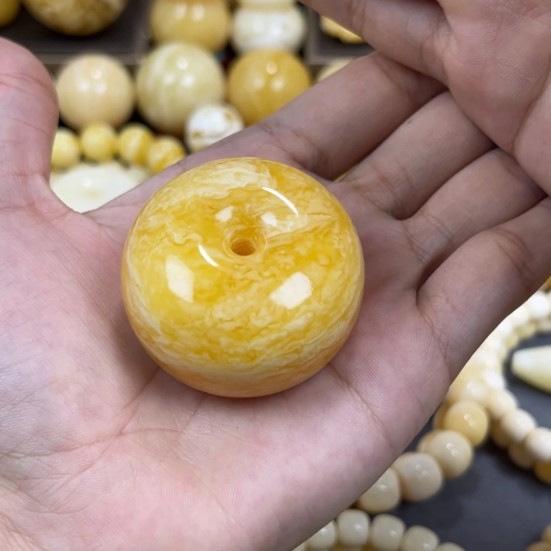手串琥珀未镶嵌……