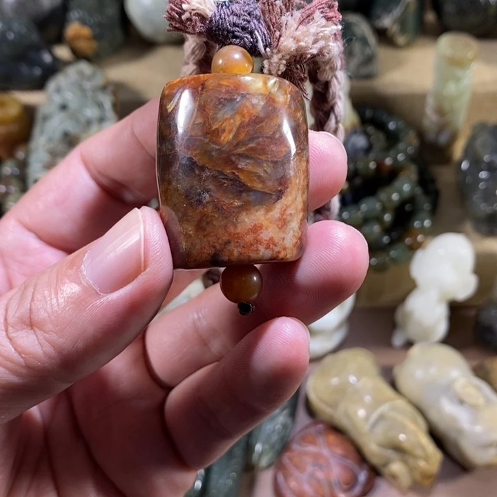透闪石质玉未镶嵌挂件