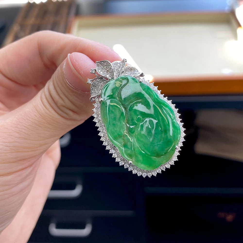 如意宝珠宝 18K金双层钻石围镶辣绿荷叶翡翠玉石吊坠天然A货GS1