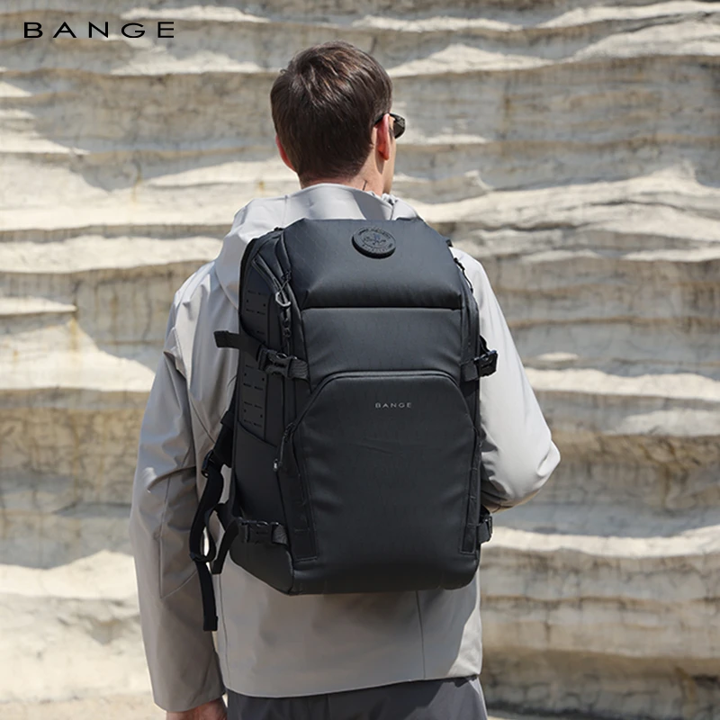 班歌户外轻便登山包新款专业徒步运动旅行电脑包大容量双肩包男