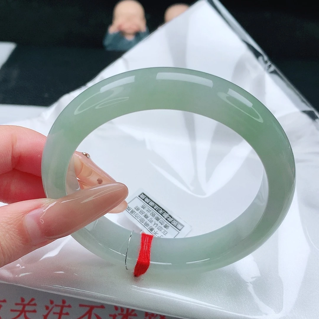 喵****翡翠手镯未镶嵌57圈
