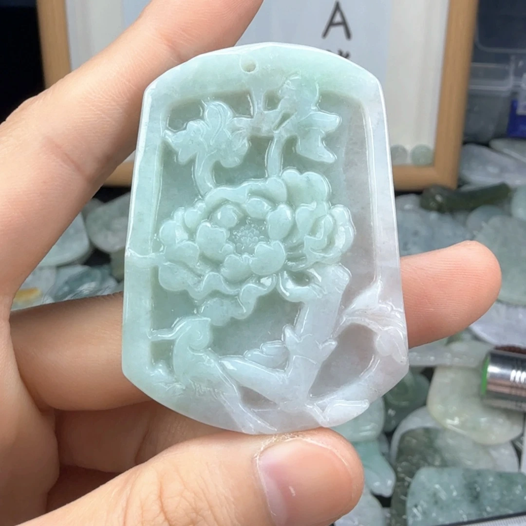 翡翠挂件未镶嵌翡翠