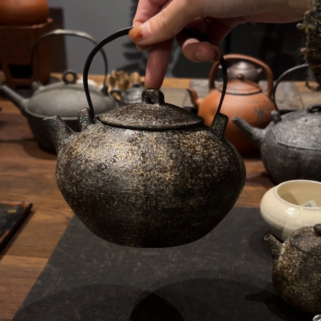 摆件?***?陶瓷。    陶瓷。