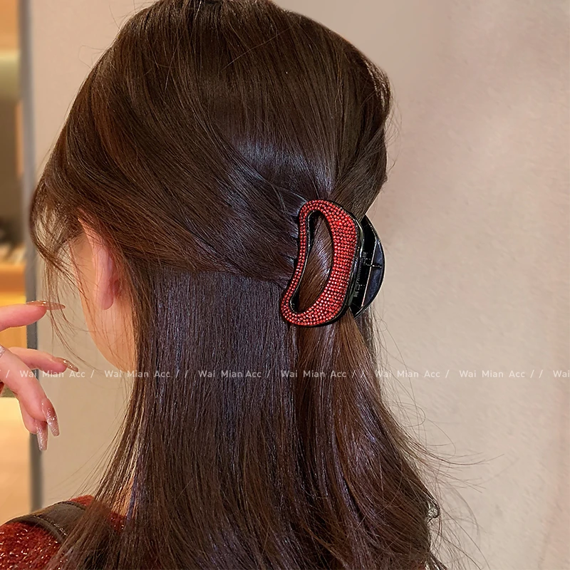高级感时尚轻奢红色镶钻抓夹女2024新款后脑勺半扎发夹网红头饰