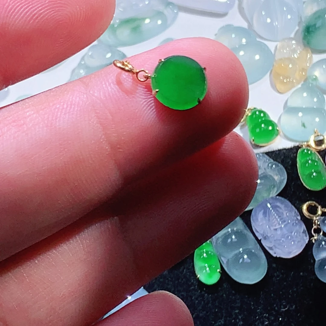 翡翠18K金镶嵌颈饰