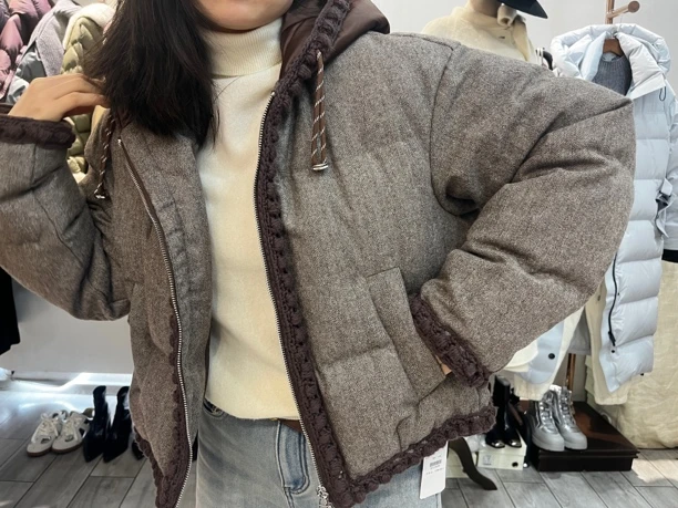 短款羽绒服编制花边工艺休闲连帽百搭款