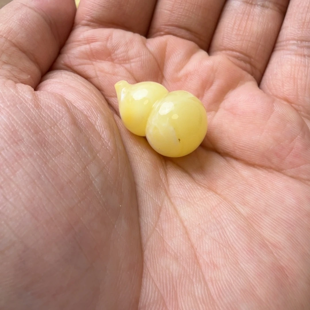 裸石琥珀未镶嵌葫芦