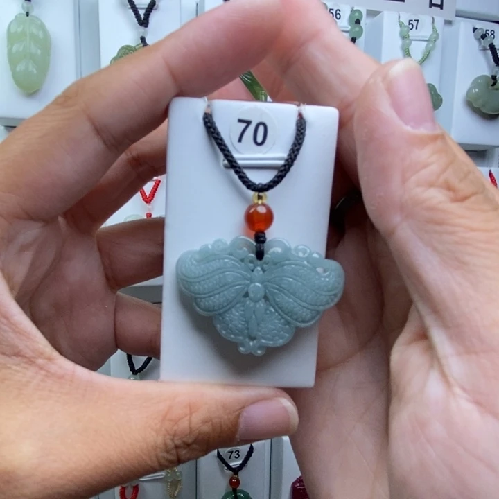 熙***熙颈饰未镶嵌翡翠吊坠