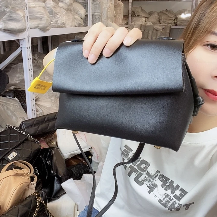 蚕丝小牛剖层皮革PU