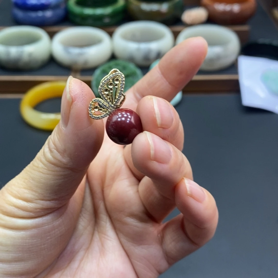 石英质玉未镶嵌吊坠