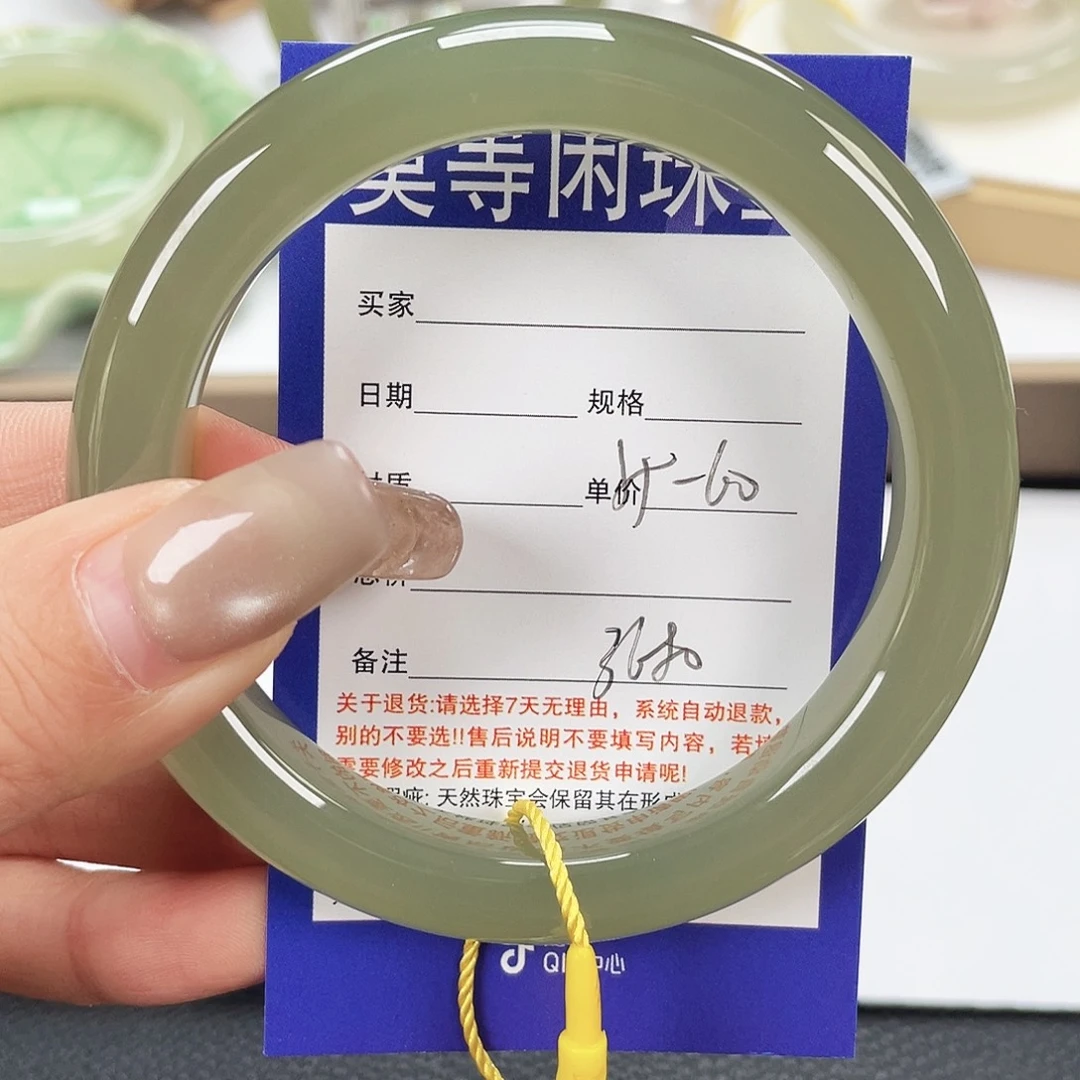 和田玉未镶嵌手镯