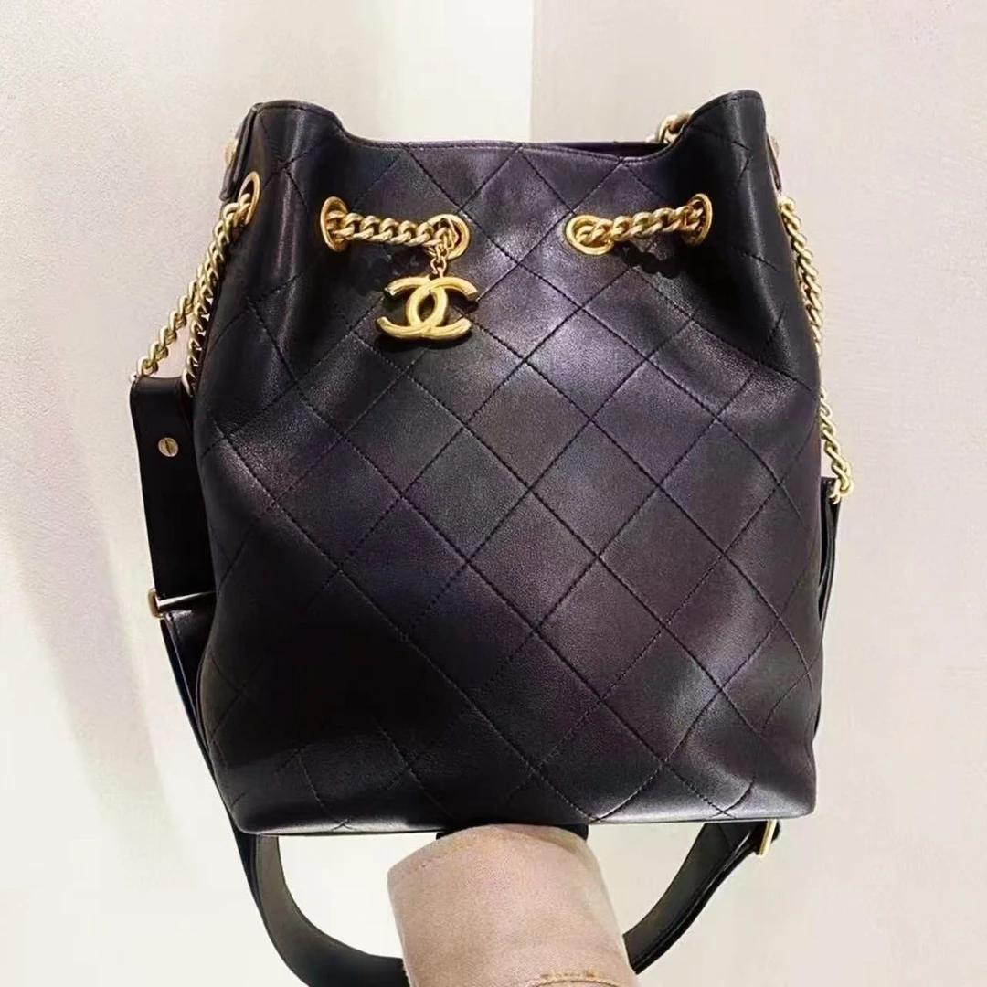 99新 Chanel/香奈儿 Chanel嬉皮黑金水桶包 25070072-03