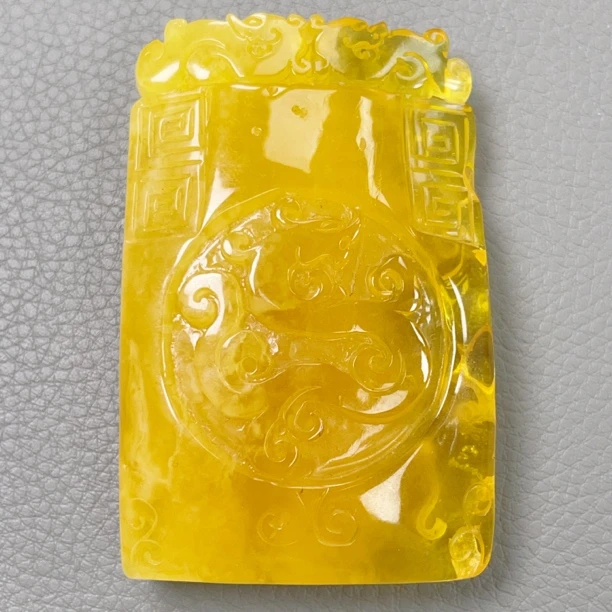 鸡油黄白花仿古龙牌蜜蜡吊坠71×46×19