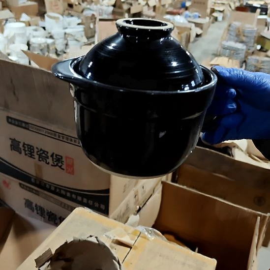 瓷片盘子碗茶壶啥都有