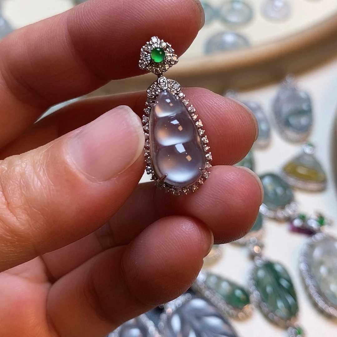 翡翠18K金镶嵌吊坠(不含链)福豆