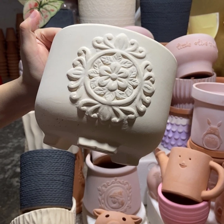 17×13白陶三脚雕花 粗陶1个