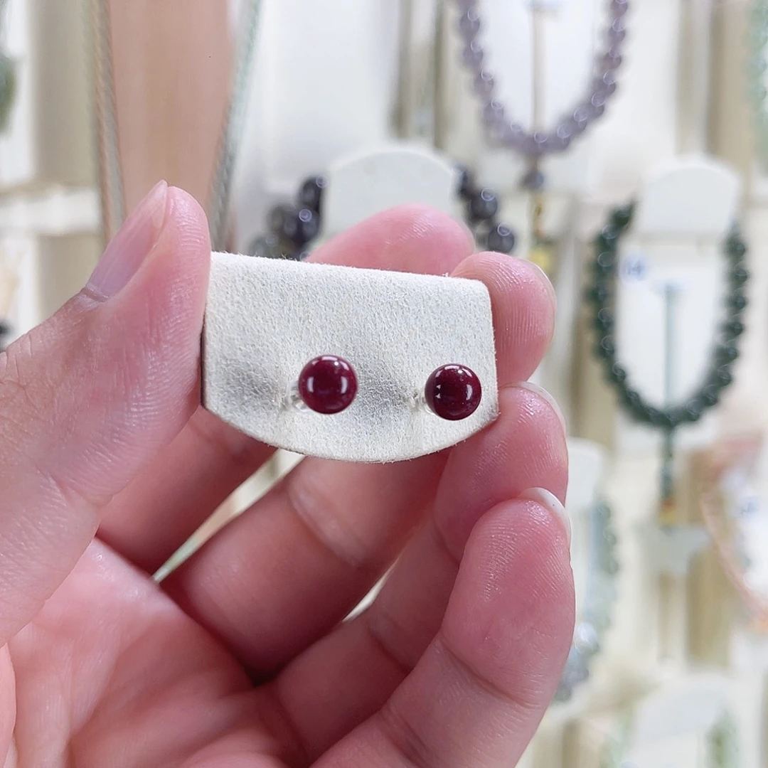 天然辰砂卡6耳钉