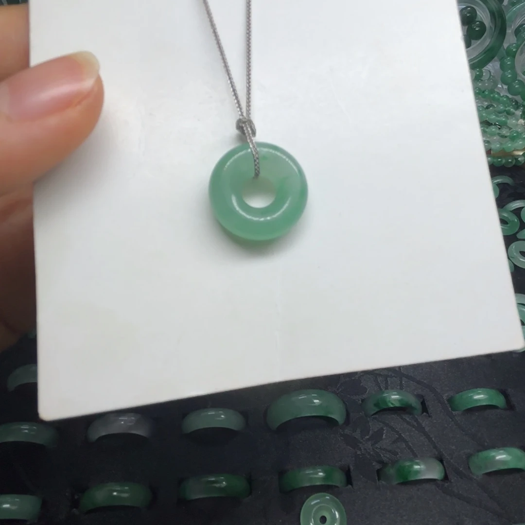 石英质玉（非洲翠）未镶嵌散珠甜甜圈银项链一套