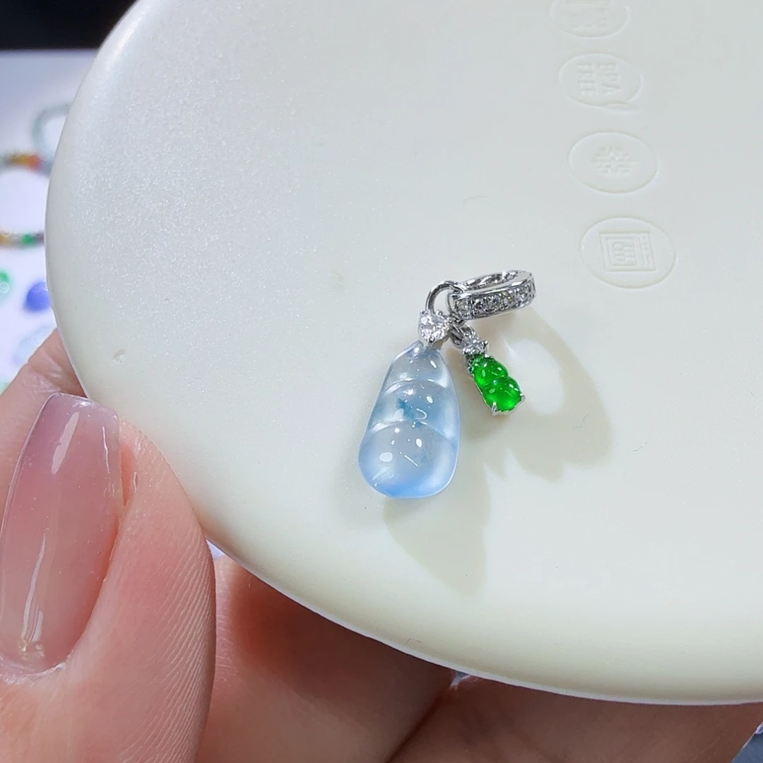 翡翠18K金镶嵌颈饰滴流