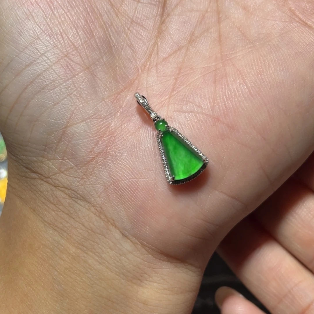 糖***心翡翠18K金镶嵌颈饰