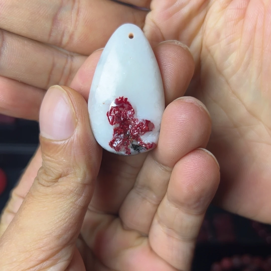 天然辰砂天然原矿晶体吊坠