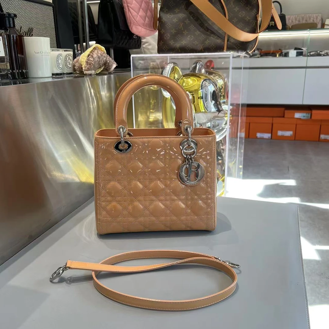 95新 DIOR/迪奥 奶茶色漆皮银扣五格戴妃