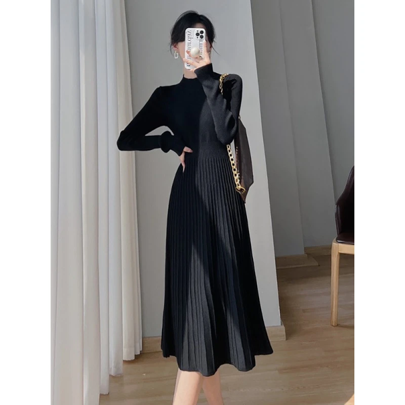 配大衣针织连衣裙女秋冬2024新款内搭半高领打底裙收腰显瘦毛线裙