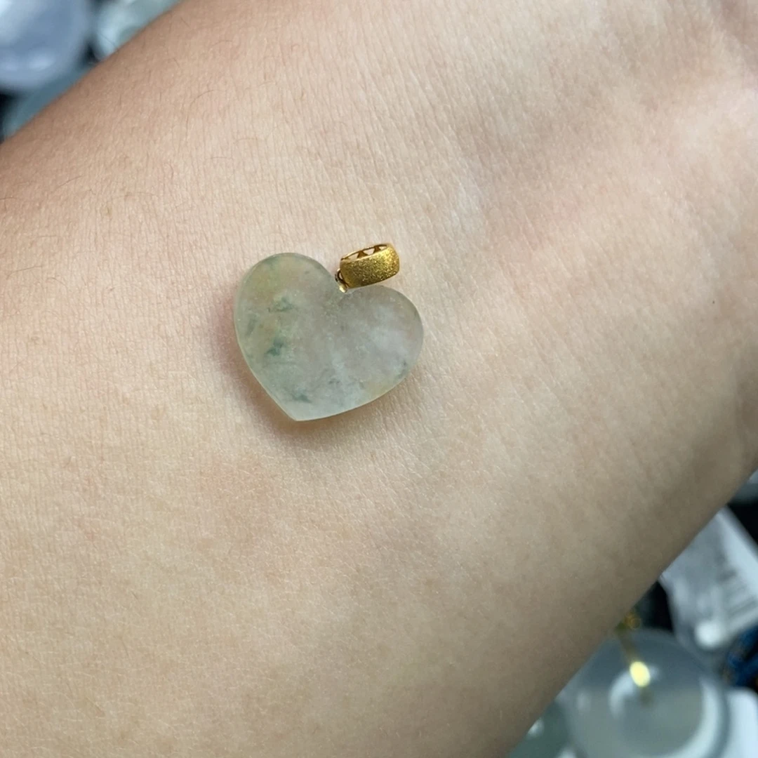 翡翠18K金镶嵌颈饰爱心