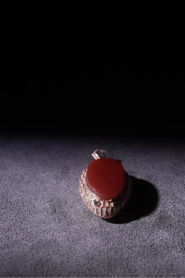 南红玛瑙牛血红吊坠56*30*16