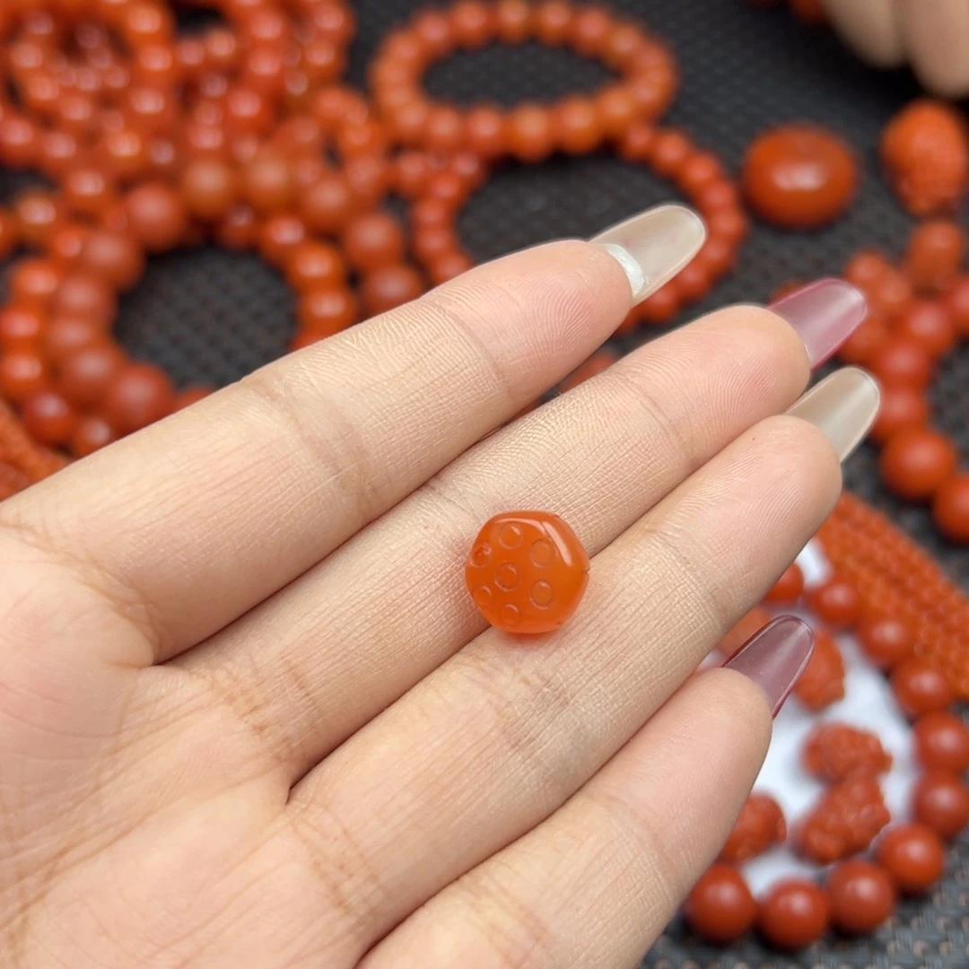 南红玛瑙吊坠未镶嵌