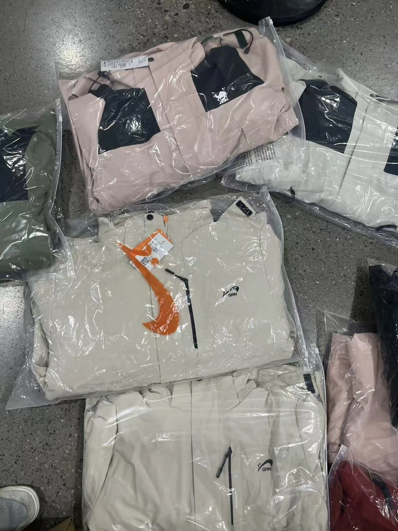 FD001情侣上衣保暖冲锋衣三合一连帽潮流外套不挑