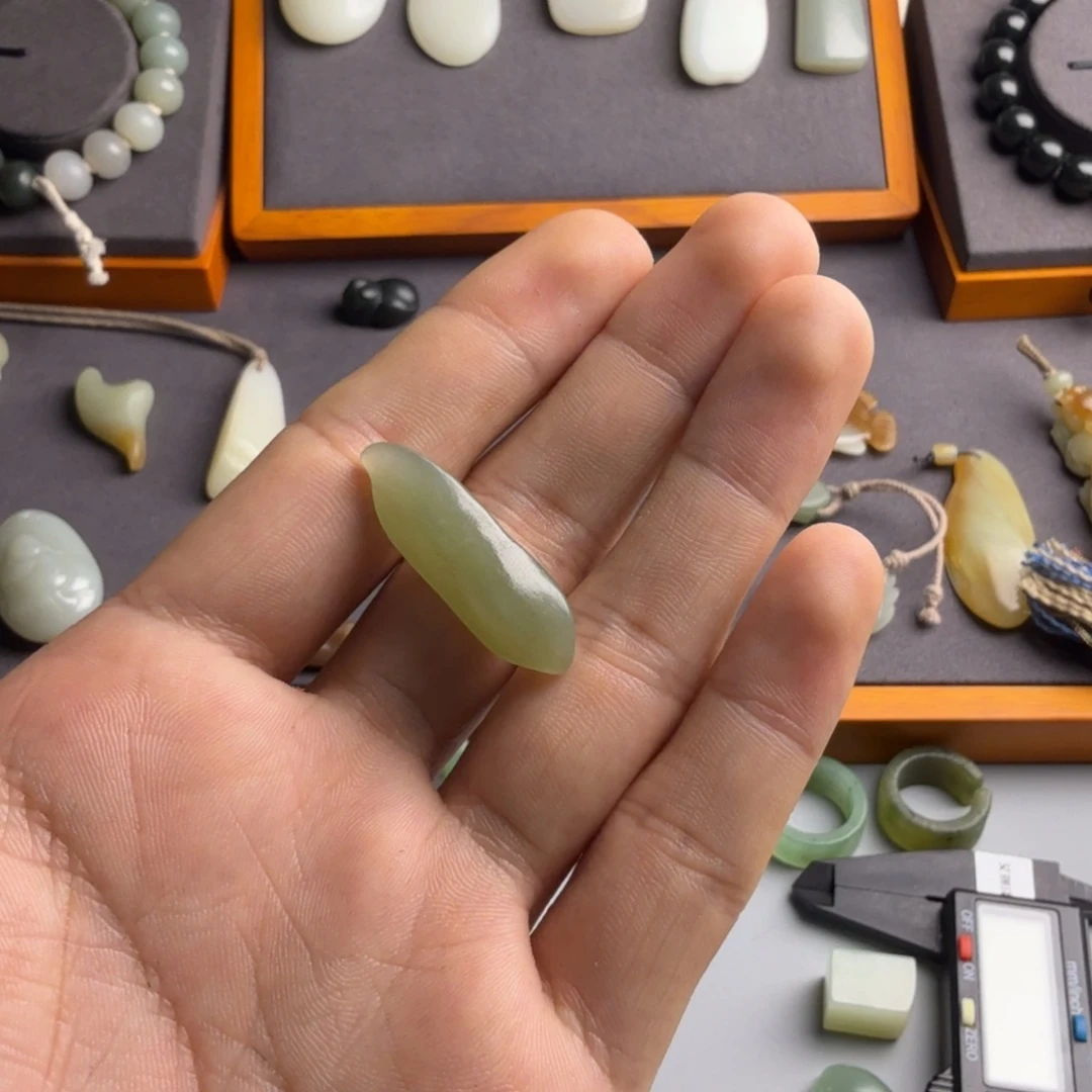 和田玉（糖玉）未镶嵌颈饰