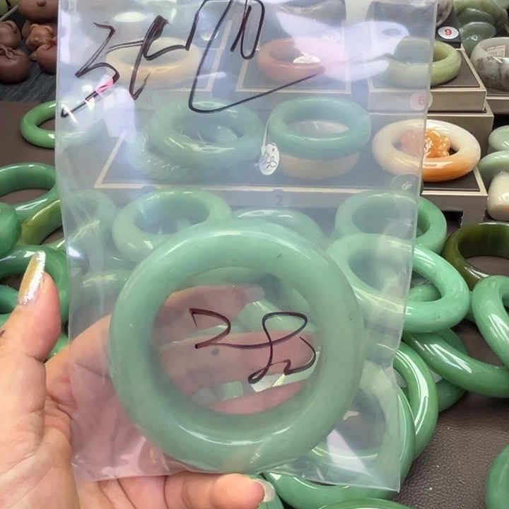 石英岩玉手镯未镶嵌h****也