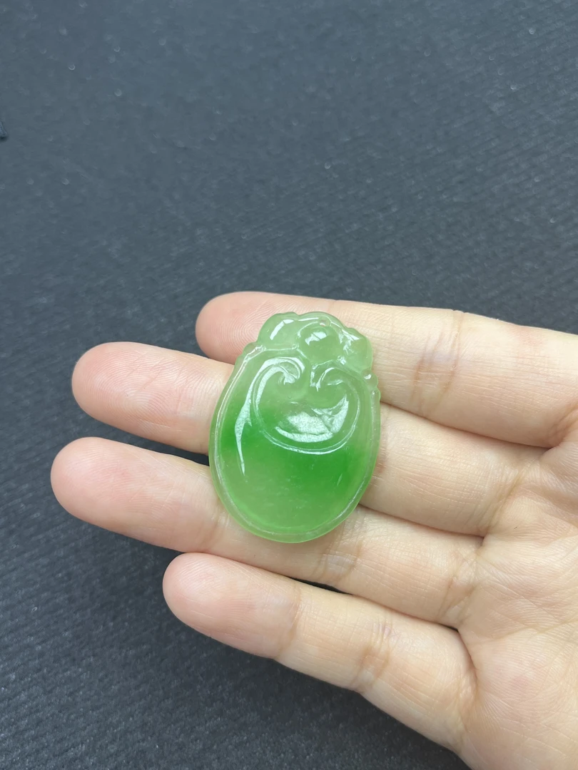 翡翠无镶嵌如意吊坠