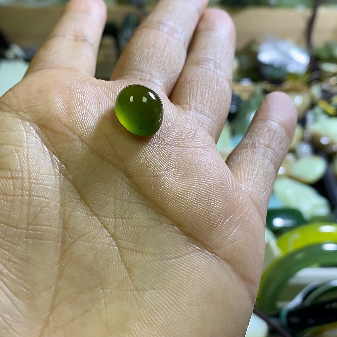 岫玉未镶嵌一个面一个