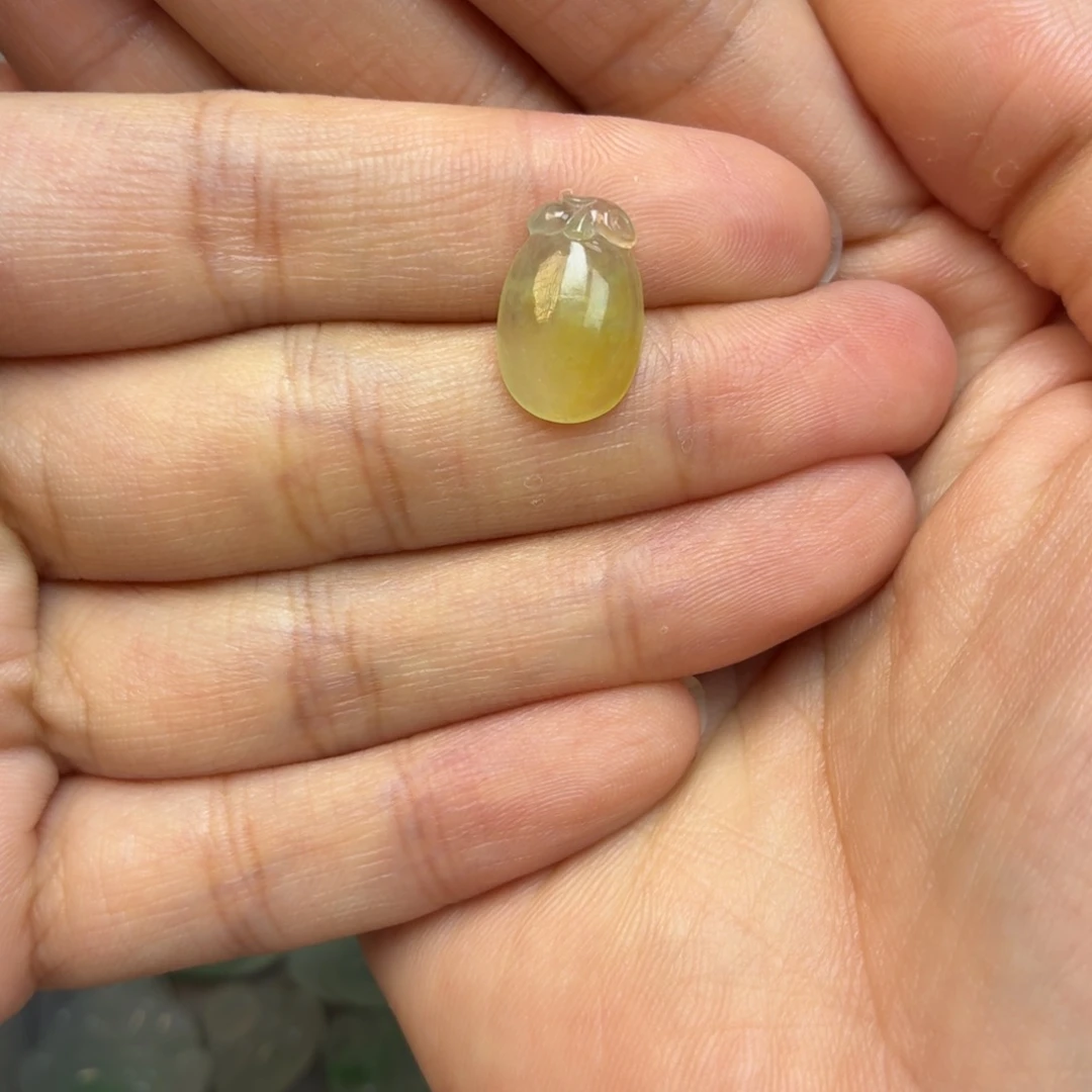颈饰未镶嵌翡翠冰糖黄瓜