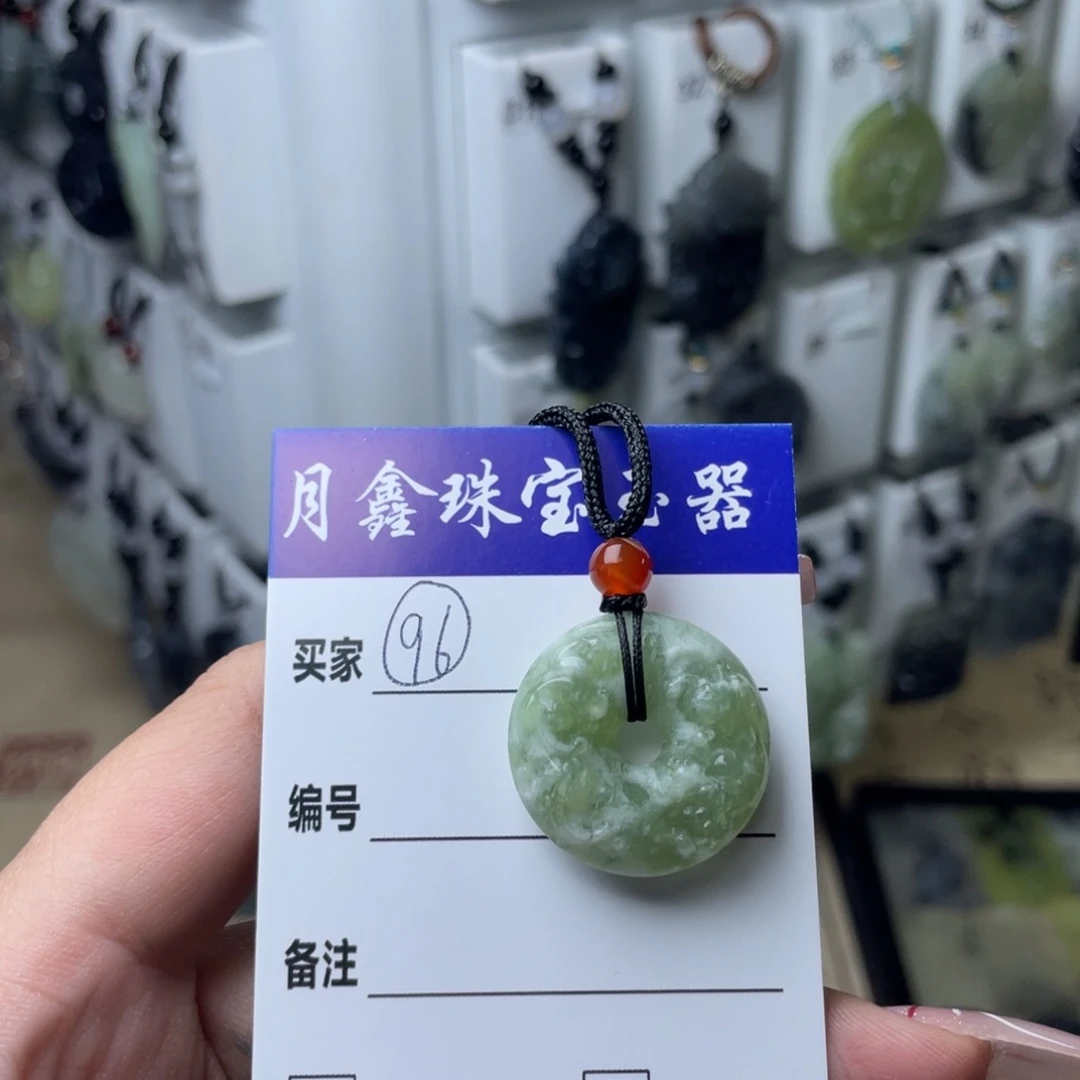 岫玉颈饰未镶嵌璃貔貅扣