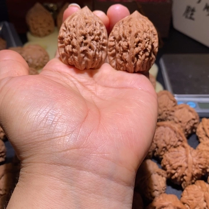 文玩核桃吊坠太行鸡心35