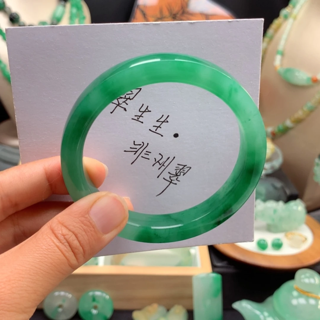【闪购商品】未镶嵌手镯石英质玉