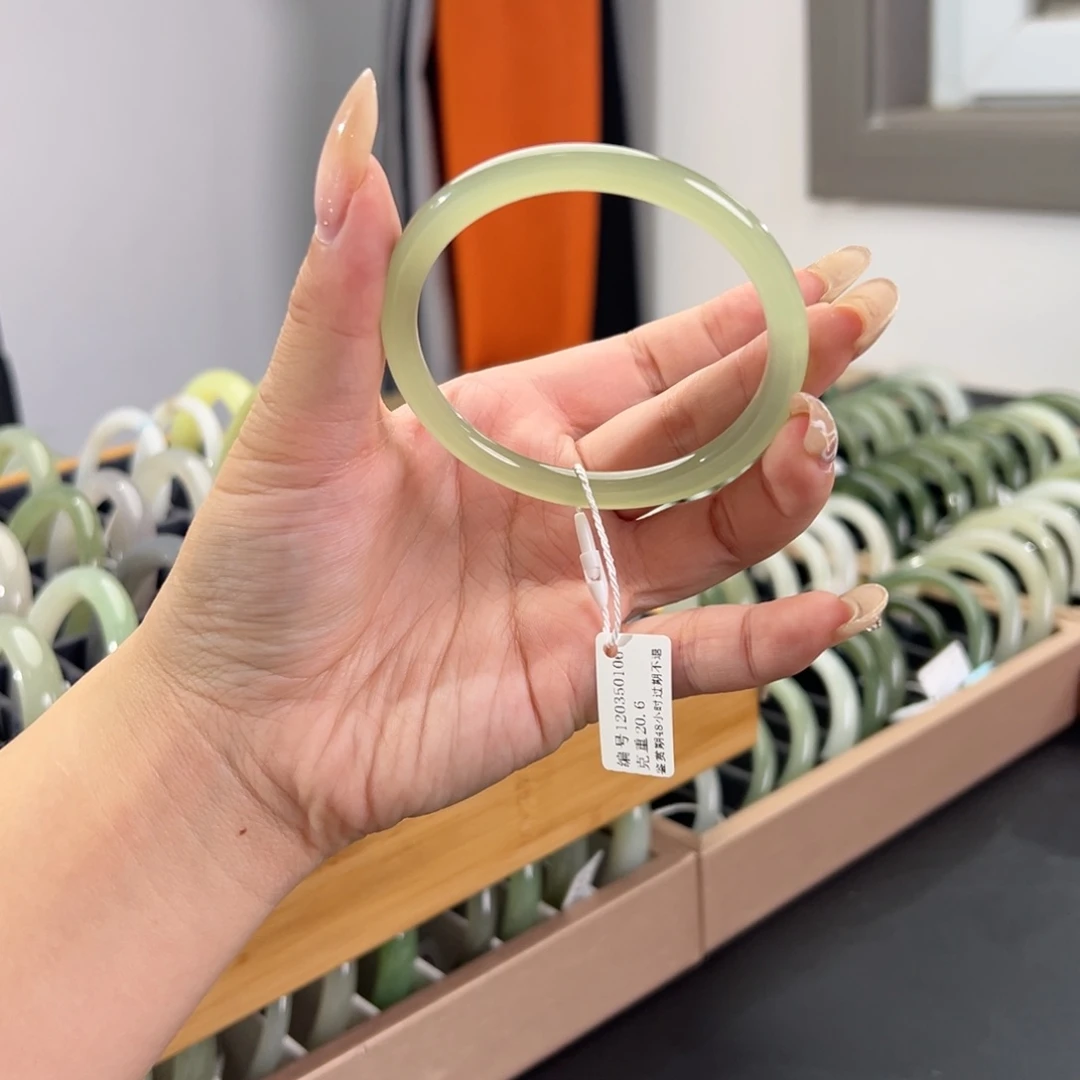 和田玉未镶嵌手镯起刚 完美度高