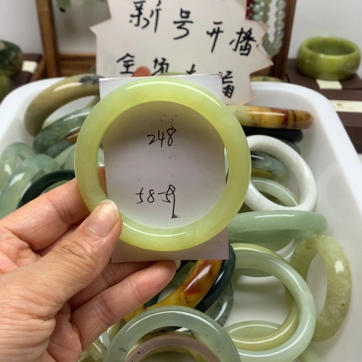 未镶嵌蛇纹石玉手镯