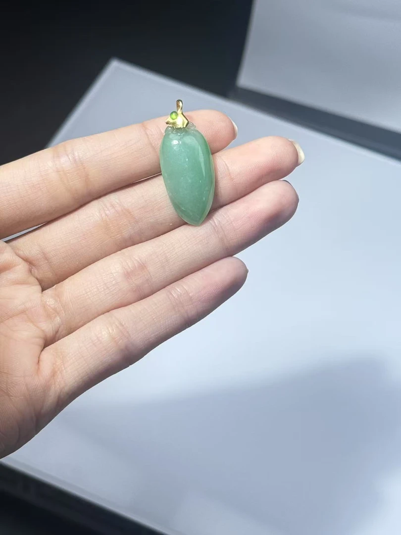 天然A货翡翠挂件