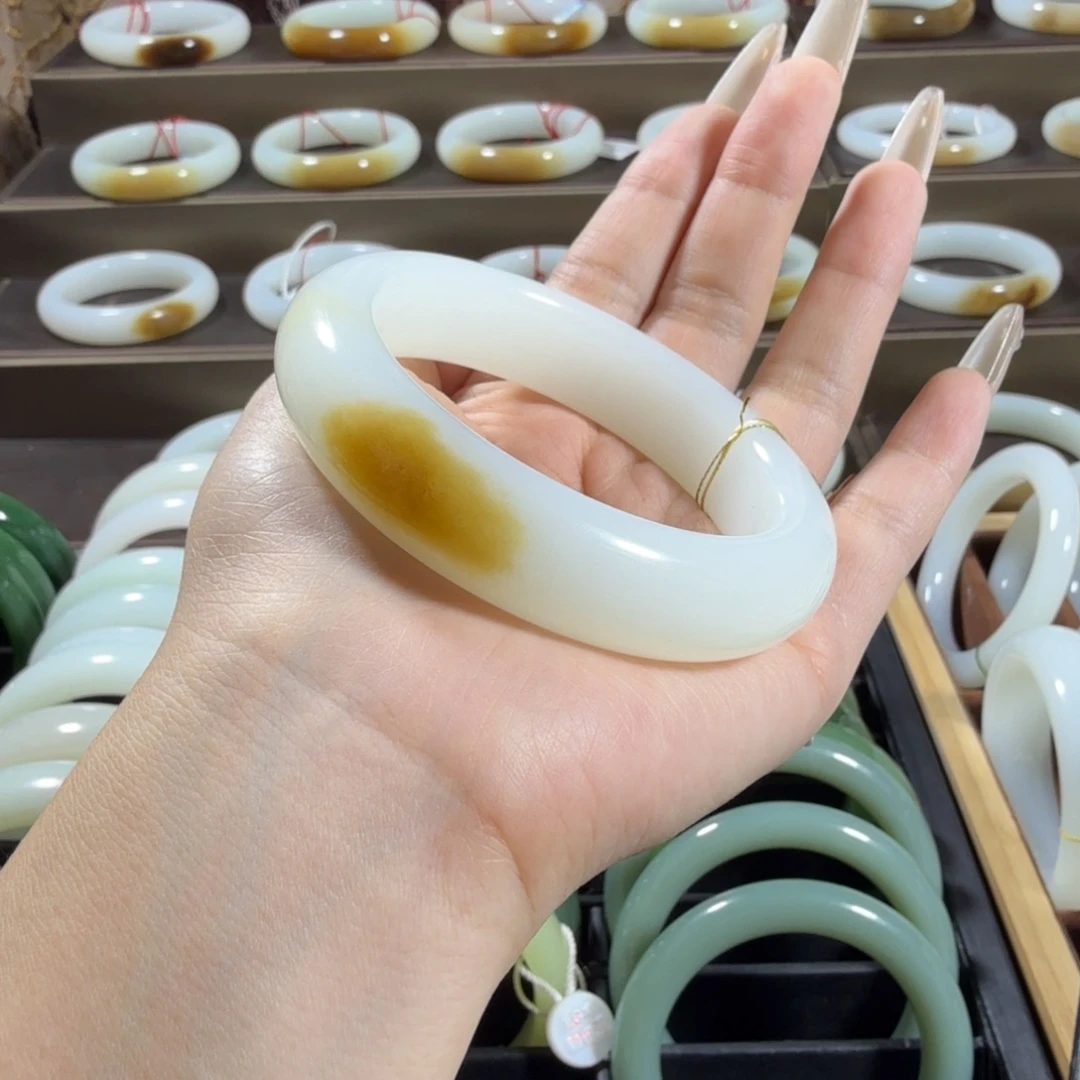 和田玉未镶嵌手镯