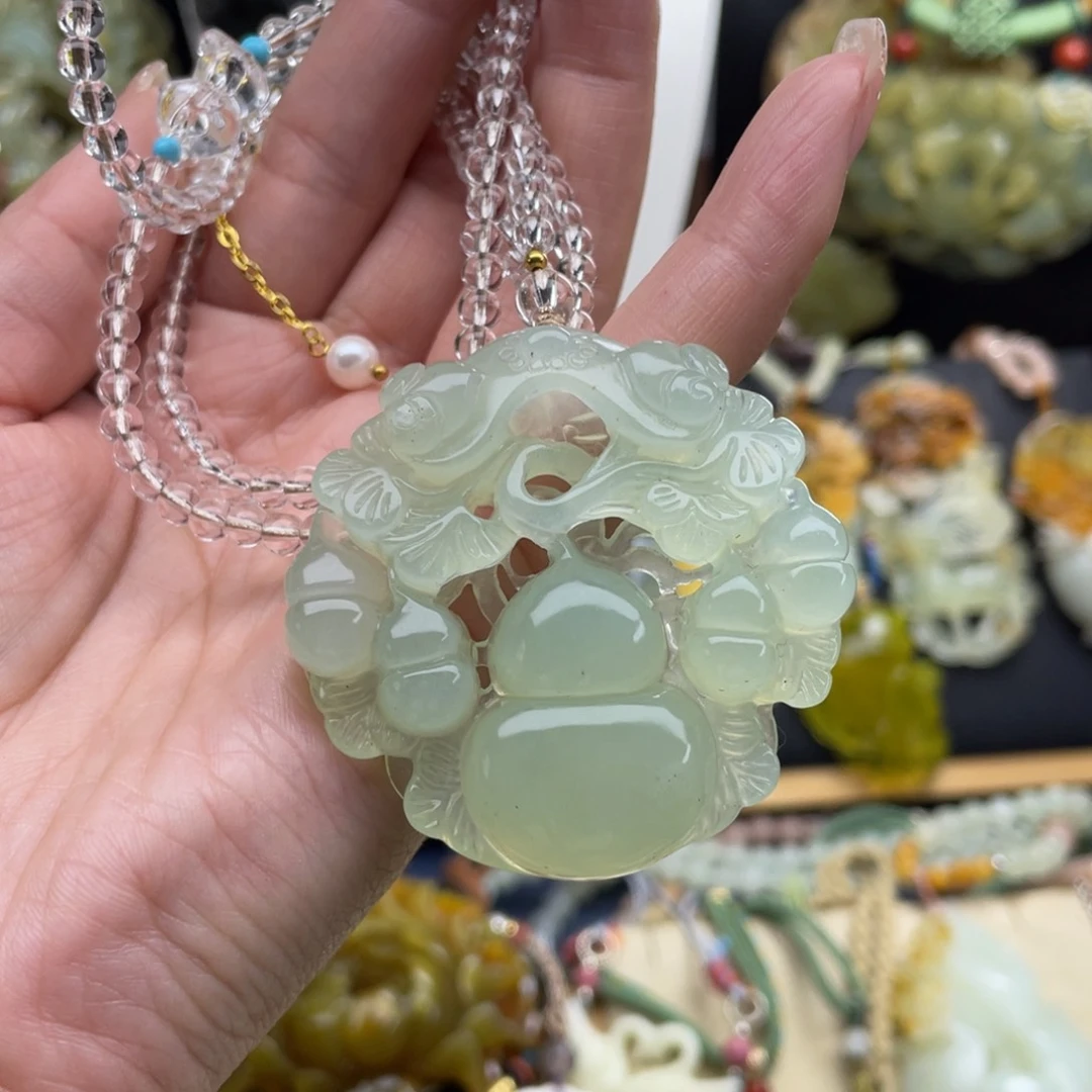 蛇纹石玉未镶嵌颈饰