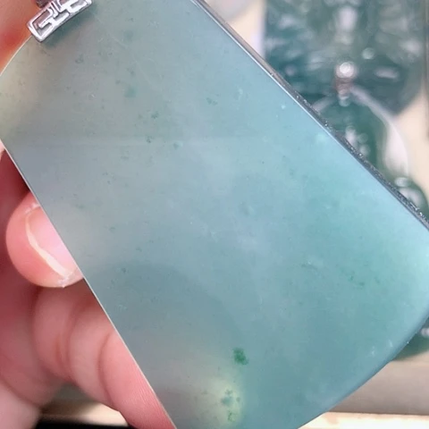 【闪购商品】颈饰18K金镶嵌翡翠