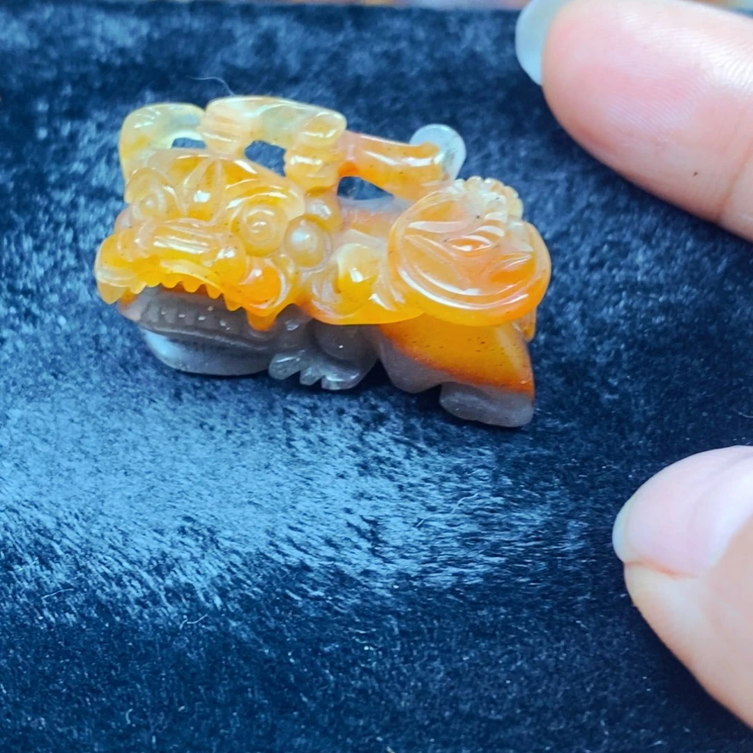 颈饰未镶嵌石英岩玉