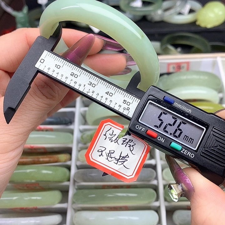 蛇纹石玉手镯未镶嵌528
