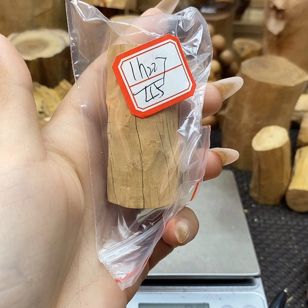 木l***7老山檀香木料木料